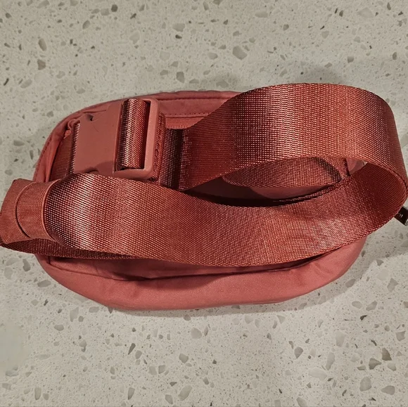 Lululemon Pink Crossbody Bag with Signature Silver Tone Lululemon Logo - Picture 6 of 9